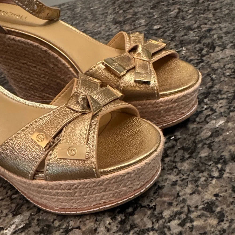Michael Kors Metallic Gold Wedge espadrille Sandals NWOT 8.5